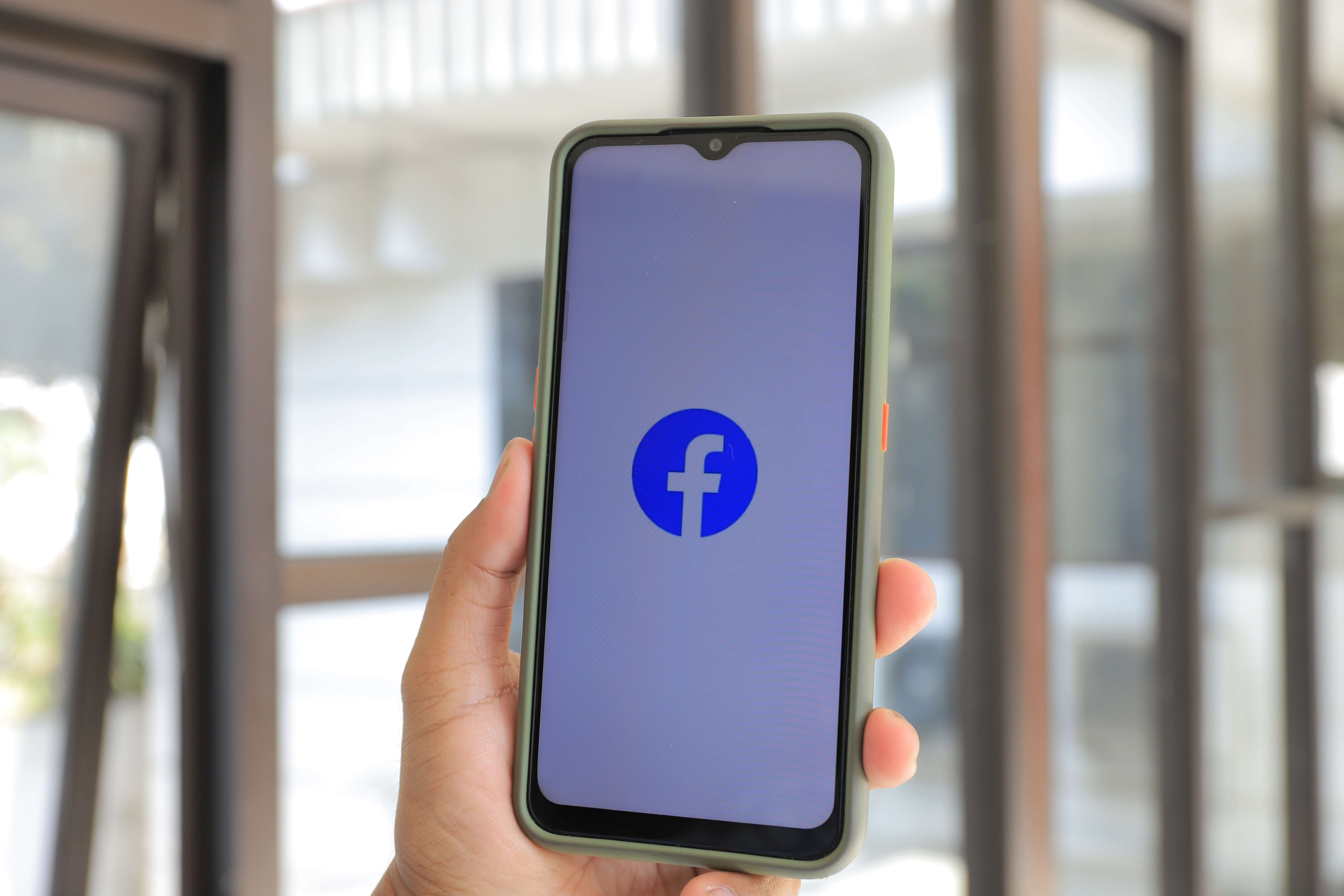 Facebook Carousel Ads για τo website  σας